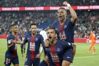 PSG oslávilo titul aj návrat Neymara s Cavanim, Mbappe neopustí Paríž