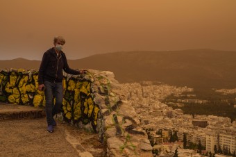 Žltooranžový opar v Grécku spôsobený prachom zo Sahary obmedzil viditeľnosť