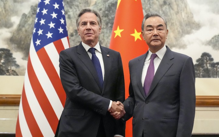 Washington a Peking by mali diskutovať o sporných otázkach, povedal Antony Blinken