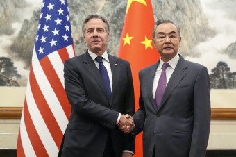 Washington a Peking by mali diskutovať o sporných otázkach, povedal Antony Blinken