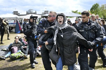 Polícia zakázala stanový tábor propalestínskych aktivistov v Berlíne