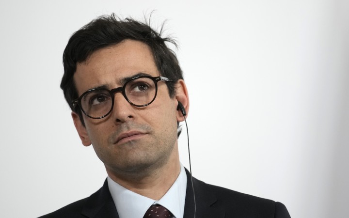Šéf francúzskej diplomacie vyzýva posilniť spoluprácu v oblasti európskej obrany