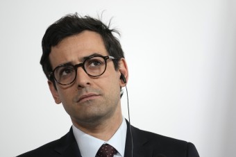 Šéf francúzskej diplomacie vyzýva posilniť spoluprácu v oblasti európskej obrany