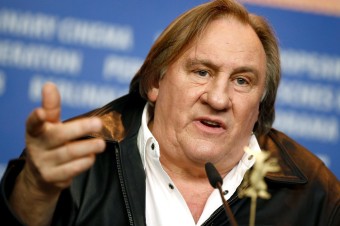 Francúzskeho herca Depardieua predviedli na výsluch v kauzách obťažovania žien