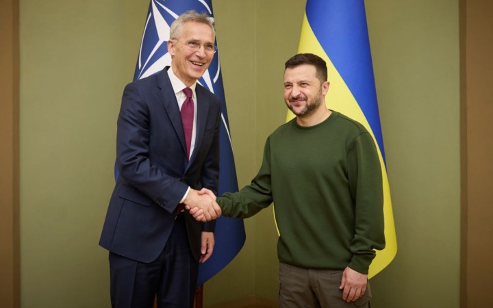 Rusko využíva meškajúce dodávky zbraní zo Západu na ofenzívu
