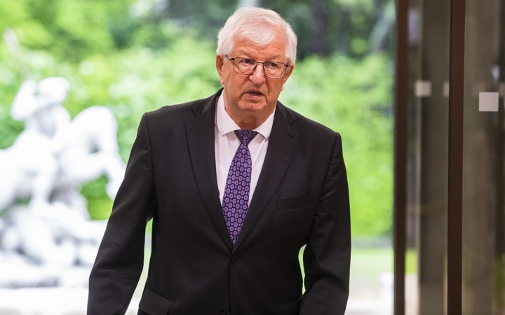 Parlament odvolal Mazáka a Majerníka. Na Harabinovi zatiaľ nie je zhoda v koalícii