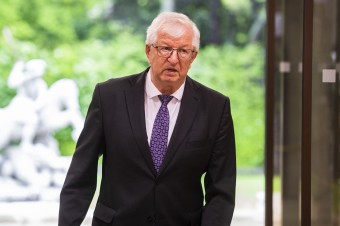 Parlament odvolal Mazáka a Majerníka. Na Harabinovi zatiaľ nie je zhoda v koalícii