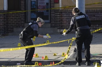 Pri streľbe v meste Baltimore je jeden mŕtvy a sedem zranených 