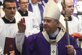 Aj dnes sú médiá, ktoré otrávia ducha a potom sa dožadujú spravodlivosti. Aká faloš, nebuďme takí!