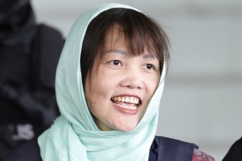 Malajzia prepustila Vietnamku podozrivú z vraždy Kim Čong-nama