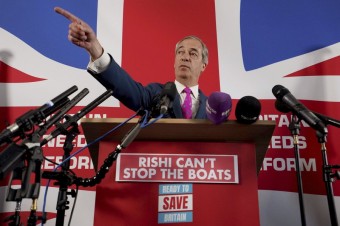 Nigel Farage napokon kandiduje do parlamentu a je nočnou morou Konzervatívnej strany