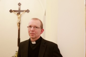 Čo so zamrazenými embryami? Riešením môže byť vybrať ich z centra a dôstojne uložiť na cintoríne