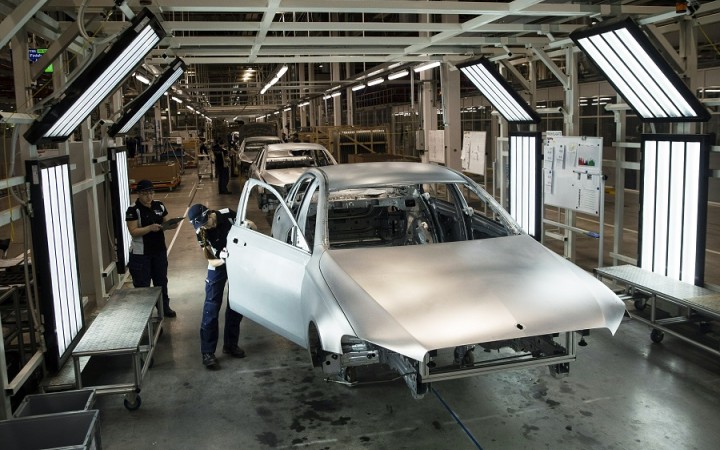 Škoda Auto hľadá lokalitu na nový závod, krajiny sa predháňajú v stimuloch