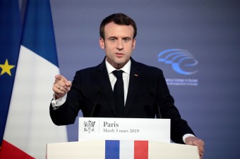 Macron podporil líbyjskú vládu, vyzval na uzavretie prímeria