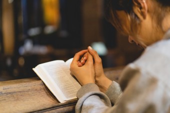 Nie je to len mantra óm. Ku kresťanstvu patrila stáročia, dnes ju veriaci nanovo objavujú
