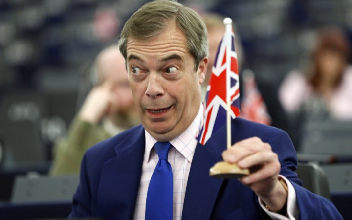 V prieskume pred eurovoľbami vo Veľkej Británii vedie Strana brexitu 