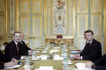 Zakladateľ Facebooku po schôdzke s Macronom pochválil návrh regulácie Facebooku