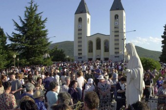 Vatikán uznal Medžugorie za oficiálne pútnické miesto, zjavenia ďalej skúmajú