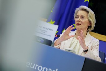 Ursula von der Leyenová škriabe pred kľúčovým hlasovaním každý hlas. Bude jej to stačiť?