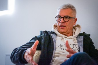 O rok sa vidí ako člen politickej strany, angažovať sa chce v parlamentných voľbách. Spravil si aj prieskum