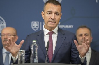 Od nového roka končia mobily na prvom stupni, sporné témy v školách má riešiť informovaný súhlas rodičov