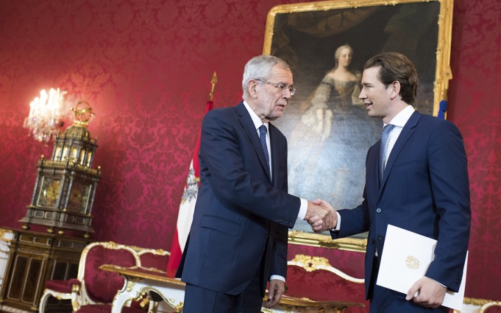 Rakúsky parlament bude rozhodovať o nedôvere kancelárovi Kurzovi