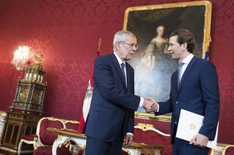 Rakúsky parlament bude rozhodovať o nedôvere kancelárovi Kurzovi