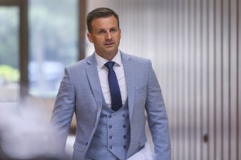 Šéfovi úradu vlády Jurajovi Gedrovi sa nepodarilo zbaviť obvinenia.