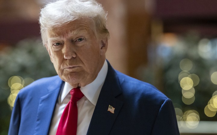 Donald Trump si výšku trestu v kauze podplácania vypočuje až po voľbách