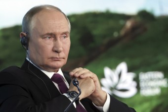 Žijú v izolácii a zlatej klietke. Nechodia do škôl, majú súkromné lietadlá aj vlastných učiteľov