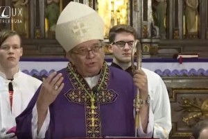 Licenčná rada začala správne konanie voči televízii Lux kvôli kázni arcibiskupa Oroscha