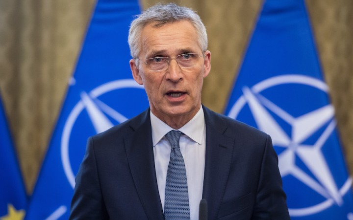 NATO mohlo urobiť viac, aby zabránilo ruskej agresii na Ukrajine, povedal Jens Stoltenberg