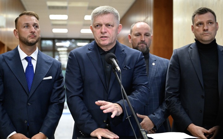 Škody sú veľké, ale zvládnuteľné, tvrdí Fico. Dunaj kulminuje, v Bratislave dosiahol 950 cm