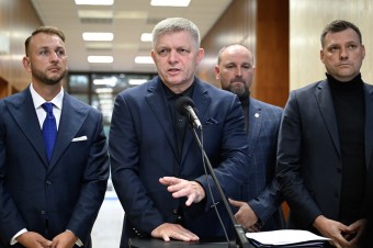Škody sú veľké, ale zvládnuteľné, tvrdí Fico. Dunaj kulminuje, v Bratislave dosiahol 950 cm