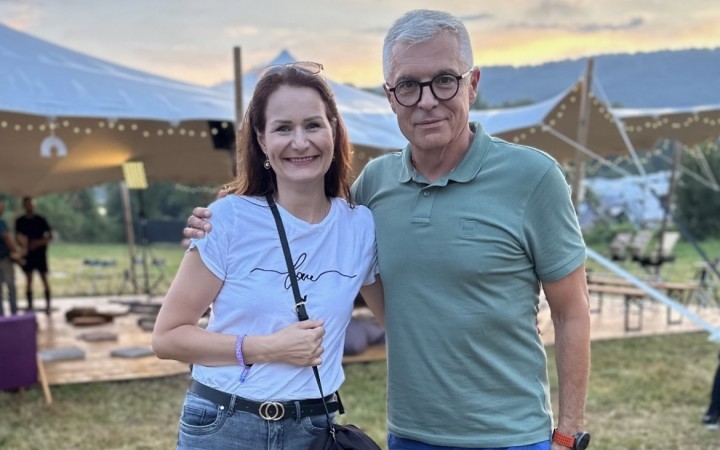 Holečková sa zhoduje s Korčokom, že politických strán je už dosť. Vyberieme si z tých existujúcich, tvrdí