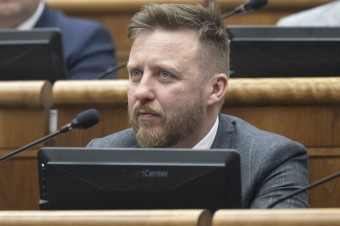 Vládny splnomocnenec chce zakázať očkovanie mRNA vakcínami