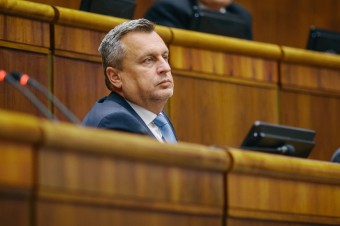 Ofukujeme si ich ako princov, len aby prestali komunikovať s PS, hovorí šéf SNS o Hlase