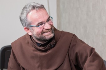 Brat Filip: Deťom chýba láskavá tvrdosť rodičov (video)