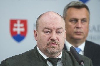 Danko hovorí o hulvátstve a zrade, ktorá bolí. Poslanecký klub odmieta premenovať