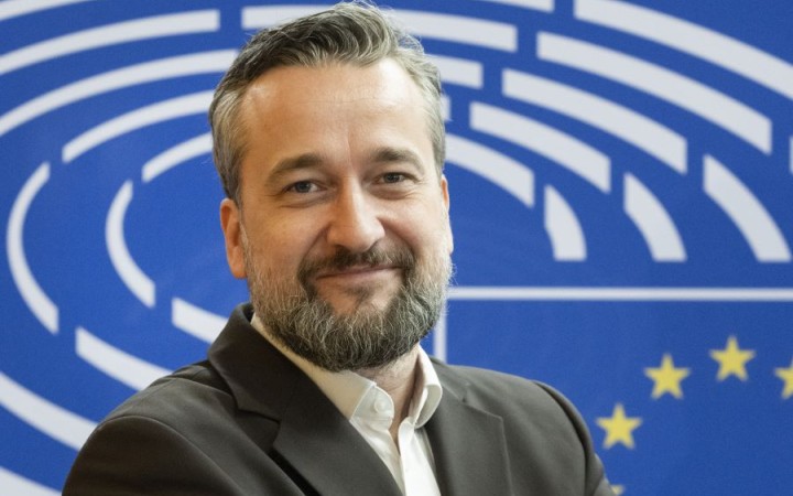 Exminister sa vyplakáva, hovorí Blaha. Vylepím 1000 bilbordov, že Blaha a Fico sú vlastizradcovia, reaguje Naď