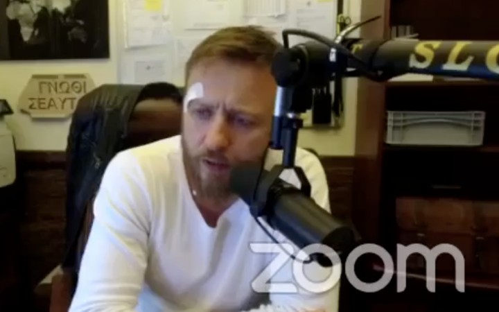 O útoku rozprávať nechcel, v rozhovore s Bombicom však oznámil, kedy bude správa na vláde a v čom je prefíkaný