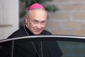 Najvyšší pápežov úradník sa pokúsil zvrátiť laicizáciu kňaza odsúdeného za zneužívanie