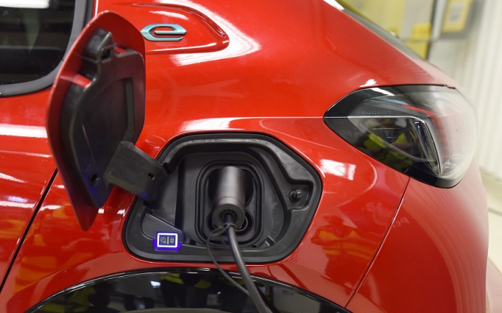 Vláda sa bude zaoberať podporou elektromobility