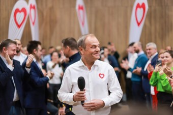 Prečo Donald Tusk odrazu kašle na liberálne salóny