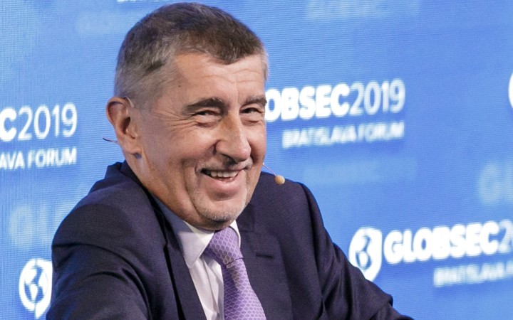 Rezort Šutaja Eštoka tvrdí, že český expremiér bol v evidencii neoprávnene, ÚPN trvá na svojom