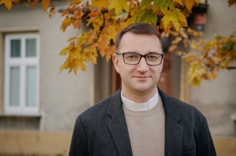 Ešte stále zvádzame zápas o prekonanie delenia cirkvi na klerikov a laikov