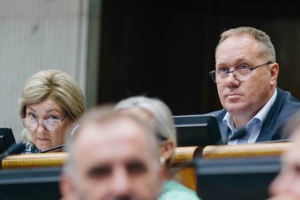 Za voľnú nedeľu a pochovávanie nenarodených detí hlasovalo iba 20 poslancov