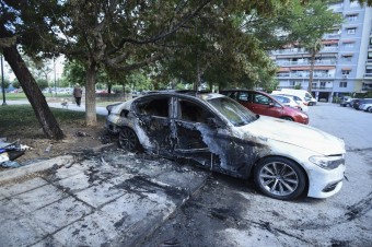 V gréckom Solúne podpálili autá Turkov vrátane jedného diplomata