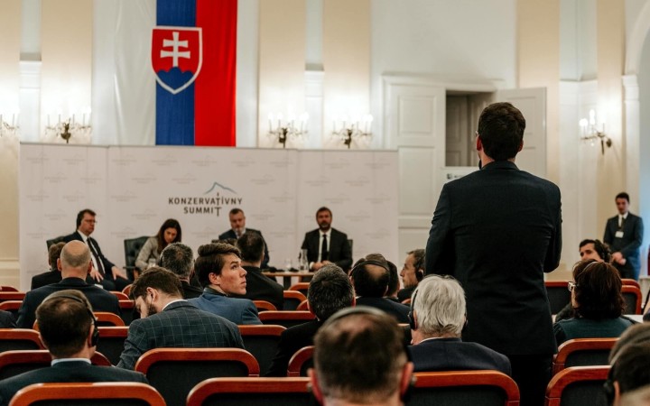 Vojna na Ukrajine sa nedá úplne vyhrať a už to nie je naša hlavná téma, hovorili americkí konzervatívci