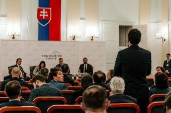 Vojna na Ukrajine sa nedá úplne vyhrať a už to nie je naša hlavná téma, hovorili americkí konzervatívci